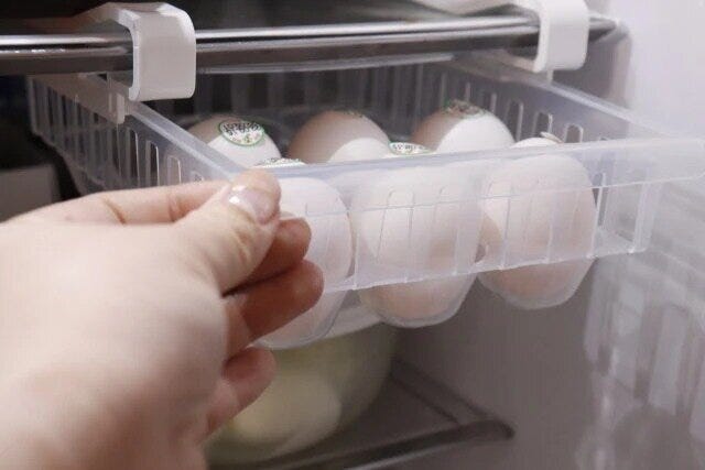 ダイソーの卵の収納に使える吊り下げ冷蔵庫収納ケース（卵用）
