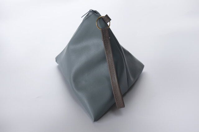 セリア　トライアングルバッグ