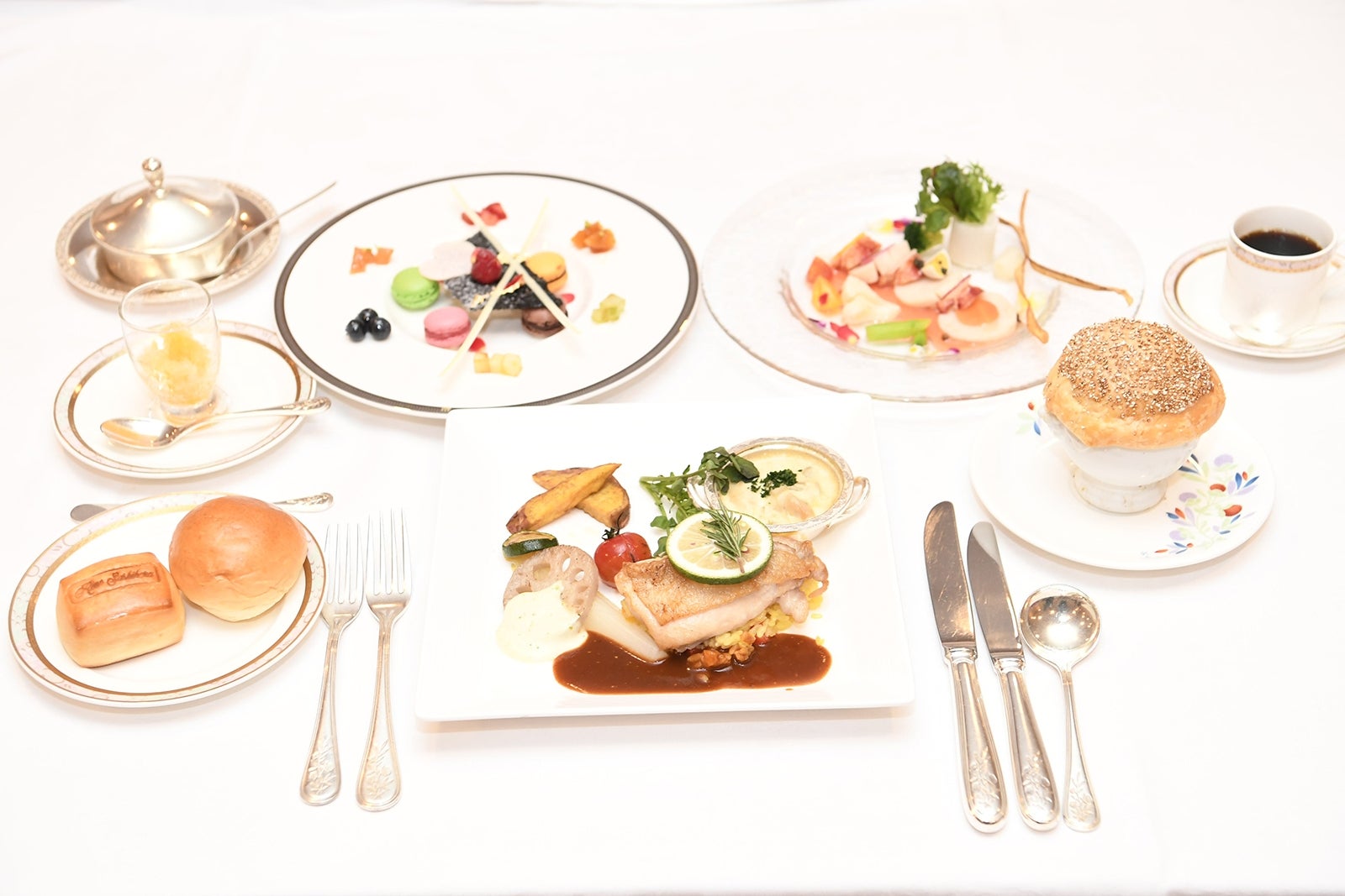 昼の料理（C）AKS