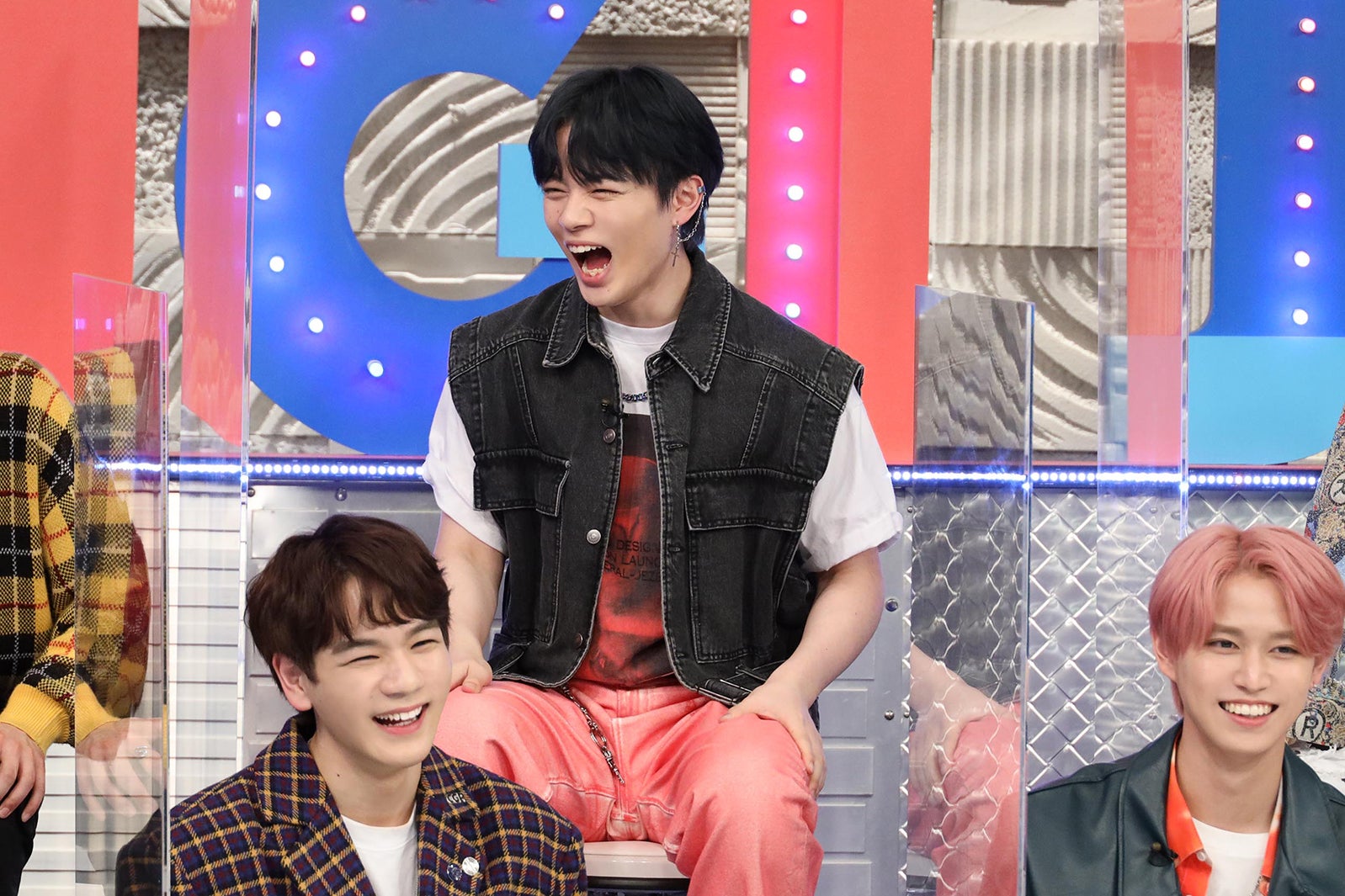 豆原一成、鶴房汐恩、白岩瑠姫（C）フジテレビ