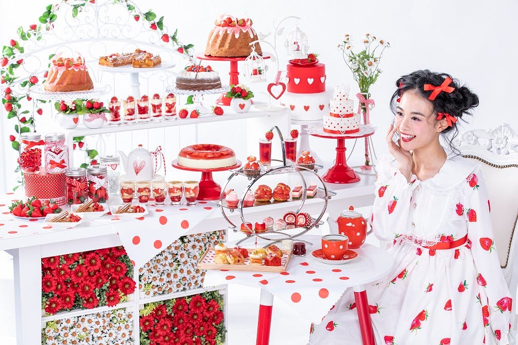 ヒルトン名古屋でいちごビュッフェ「ストロベリー・スイートハート」水玉やハートがモチーフの紅白スイーツ