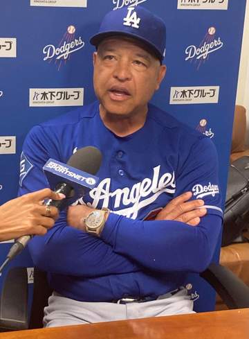 「感情に振り回されないように」ロバーツ監督が異例行動の意図を説明「感情の起伏が大きいタイプなので」大谷翔平とのコンビで捕逸失点のラッシングをケア