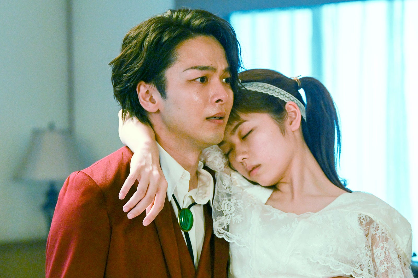 中村倫也、小芝風花＆小池栄子と密着 「美食探偵」最終話カット公開