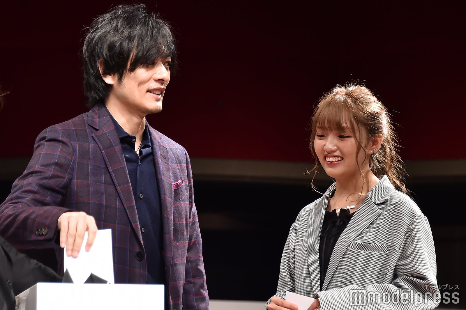 抽選する久保田悠来、ねお （C）モデルプレス