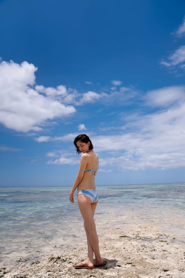 石橋杏奈 水着 画像2/5) 石橋杏奈の美バストチラリ ビキニ姿で誘惑 - モデルプレス