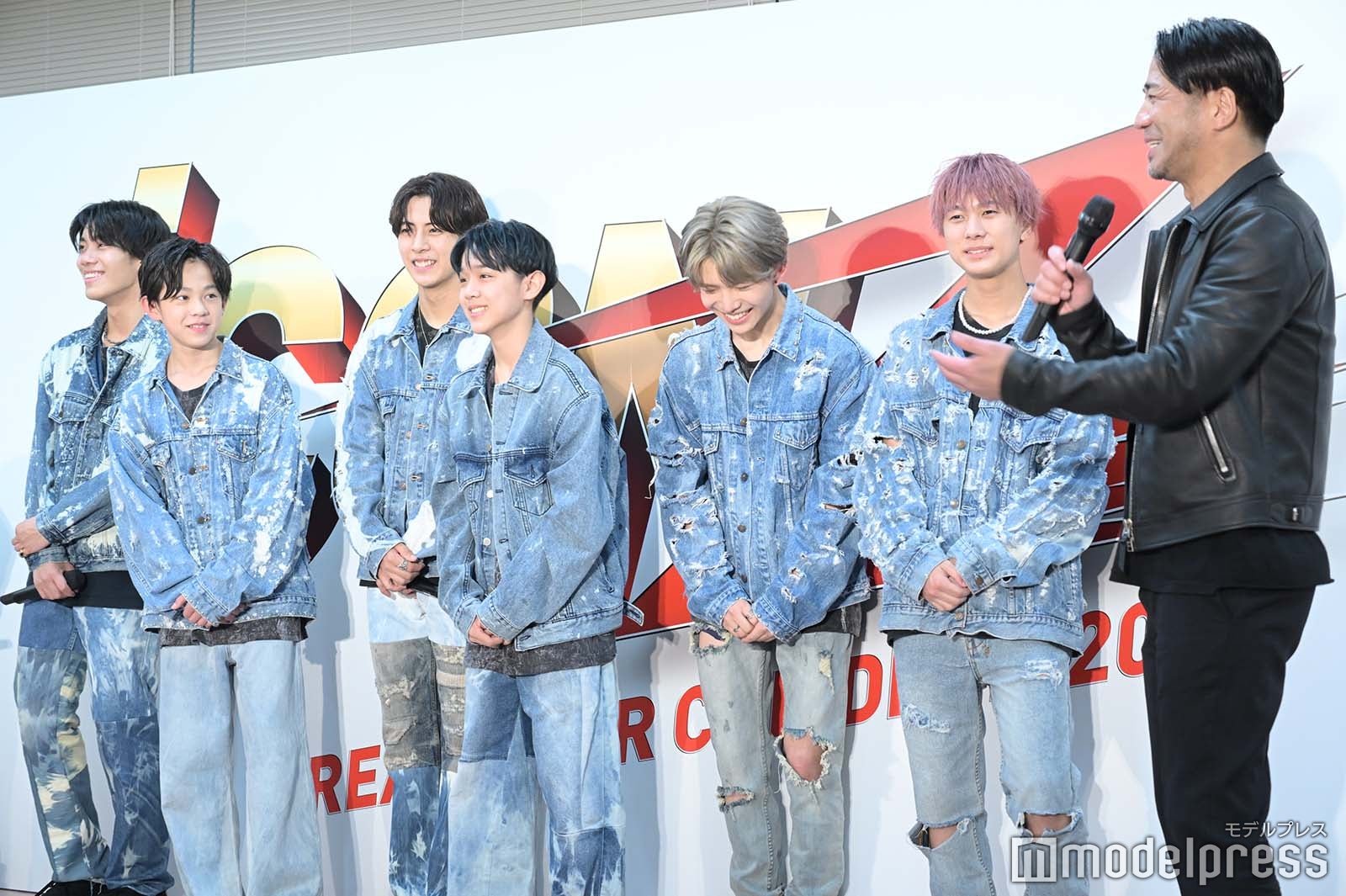 （左から）岩城星那、難波碧空、中村竜大、百田隼麻、山田晃大、岡尾真虎、HIRO （C）モデルプレス