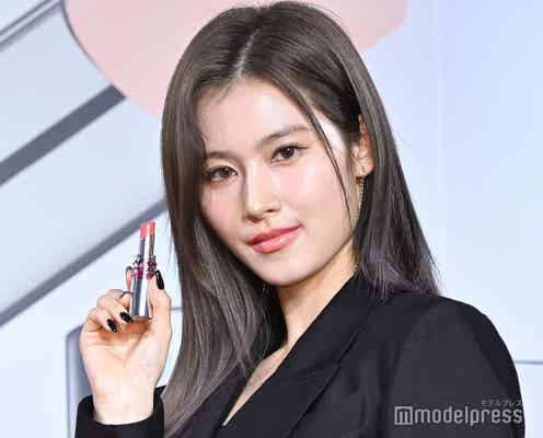 TWICEサナ、パンツスーツ姿でリップ艶めく CM撮影エピソード告白