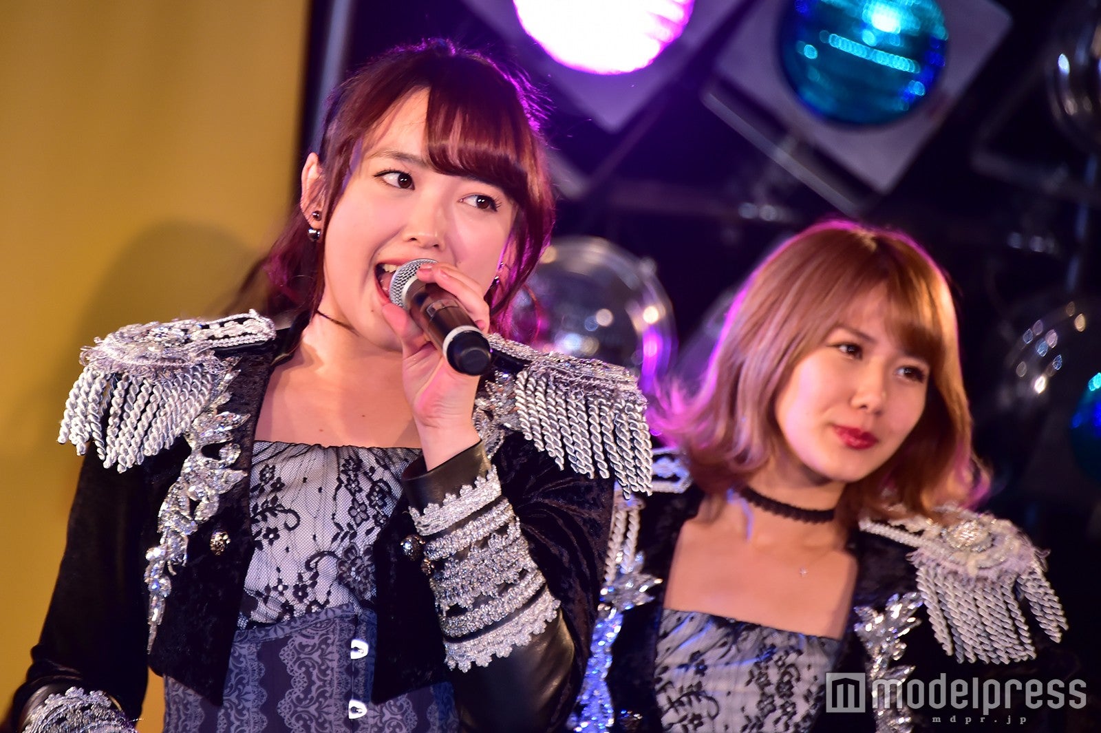 ℃-ute（左から）中島早貴、岡井千聖 （C）モデルプレス