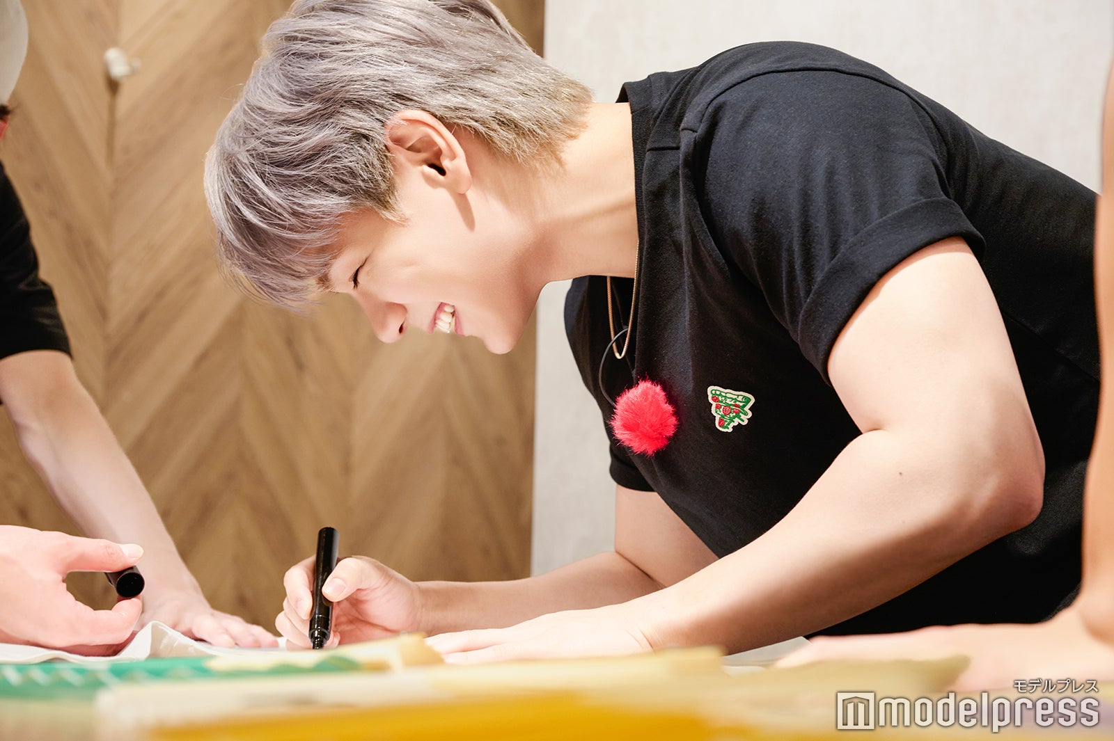 ご機嫌な豆原一成（C）モデルプレス