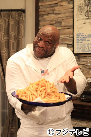 ドラマ「ミス・パイロット」のゲストとして出演するボブ・サップ