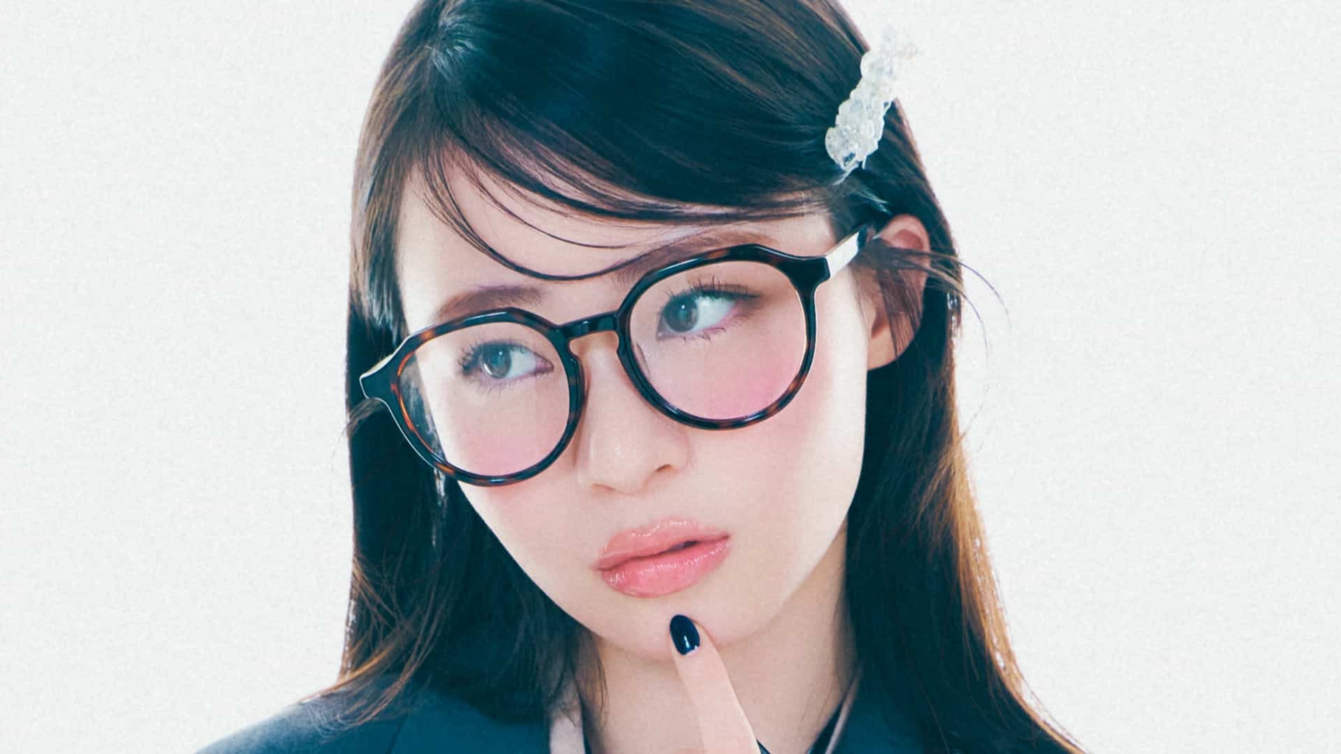 小顔見えが期待できる♡ 面長さんにおすすめの【BIGフレームメガネ】特集