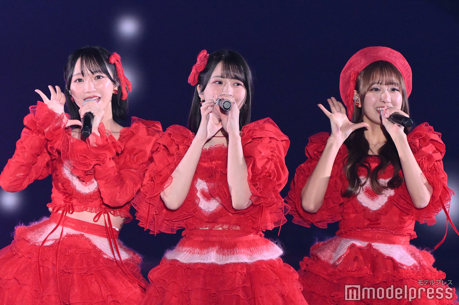 野口衣織、佐々木舞香、音嶋莉沙（C）モデルプレス