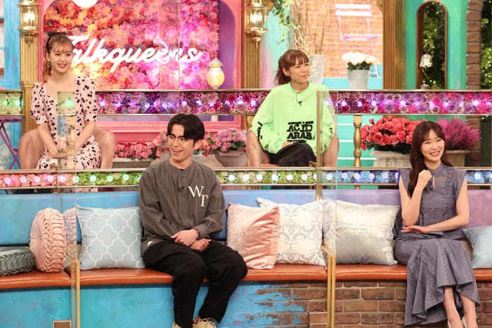 (前列左から)藤森慎吾、指原莉乃(後列左から)藤田ニコル、若槻千夏(C)フジテレビ