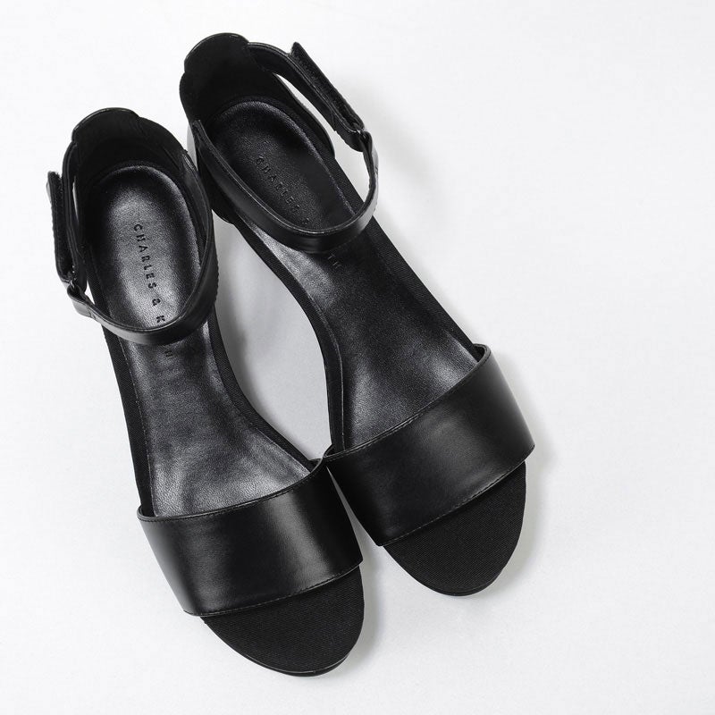 アンクルストラッププラットフォームウェッジ「CHARLES & KEITH」7,020円（税込）／画像提供：CHARLES & KEITH OFFICIAL ONLINE STORE