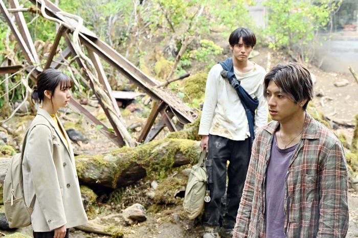 上白石萌歌、赤楚衛二、山田裕貴「ペンディングトレイン―8時23分、明日 君と」第3話より(C)TBS