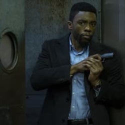 チャドウィック・ボーズマン『21ブリッジ』ノースタントの本編映像解禁!