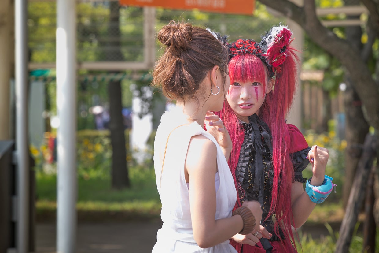 2人がコミケへ （写真提供：MBS）