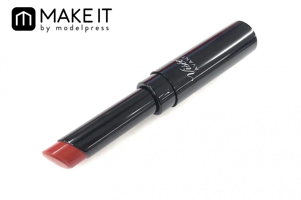 ヴィセ アヴァン／リップスティック／001 THE RED／1,600円（税抜） (C)メイクイット