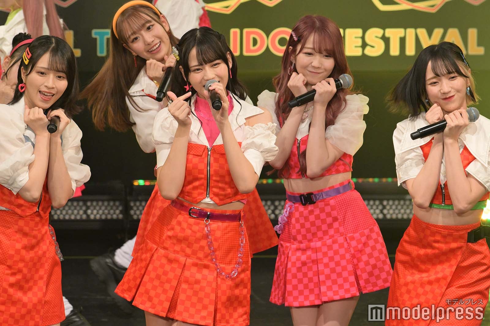 =LOVE （C）モデルプレス