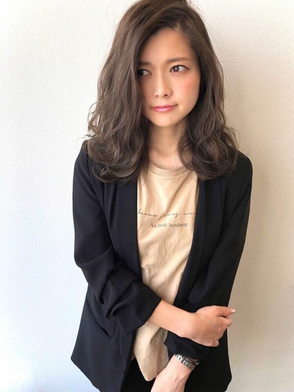 おでこが狭い人は前髪なしがおすすめ おでこを見せたバランスの良い髪型をご紹介 モデルプレス おでこが狭い人は前髪なしがおすすめ おでこを見せたバランスの良い髪型をご紹介 モデルプレス