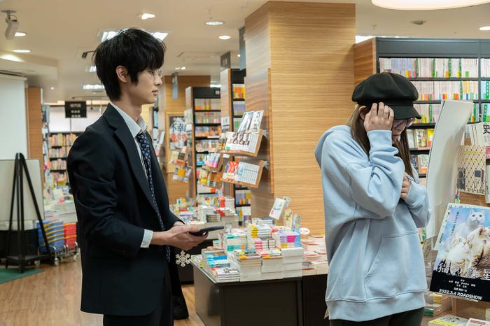 楽駆、吉川愛/第1話(C)「明日、私は誰かのカノジョ」製作委員会・MBS