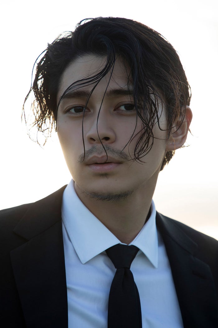 眞栄田郷敦、二階堂ふみ撮影の写真集決定 ワイルドなヒゲ・ふんどし姿も披露＜A Beautiful Blink＞