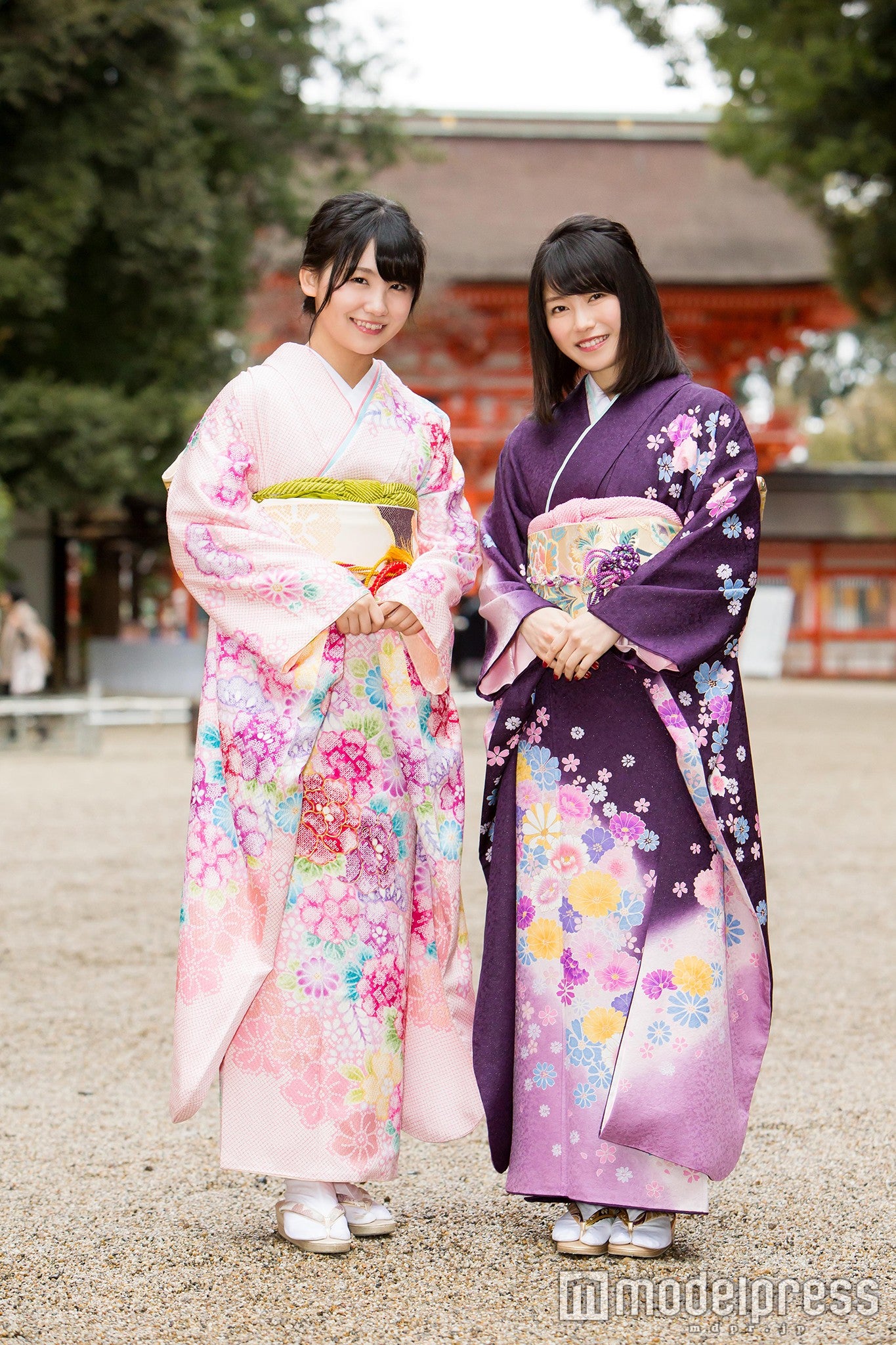 （写真右から）横山由依、小嶋真子／画像提供：関西テレビ