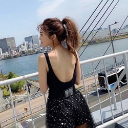 AAA宇野実彩子、赤リップの大胆な美背中ショット公開にファン歓喜「美しい」「惚れる…」
