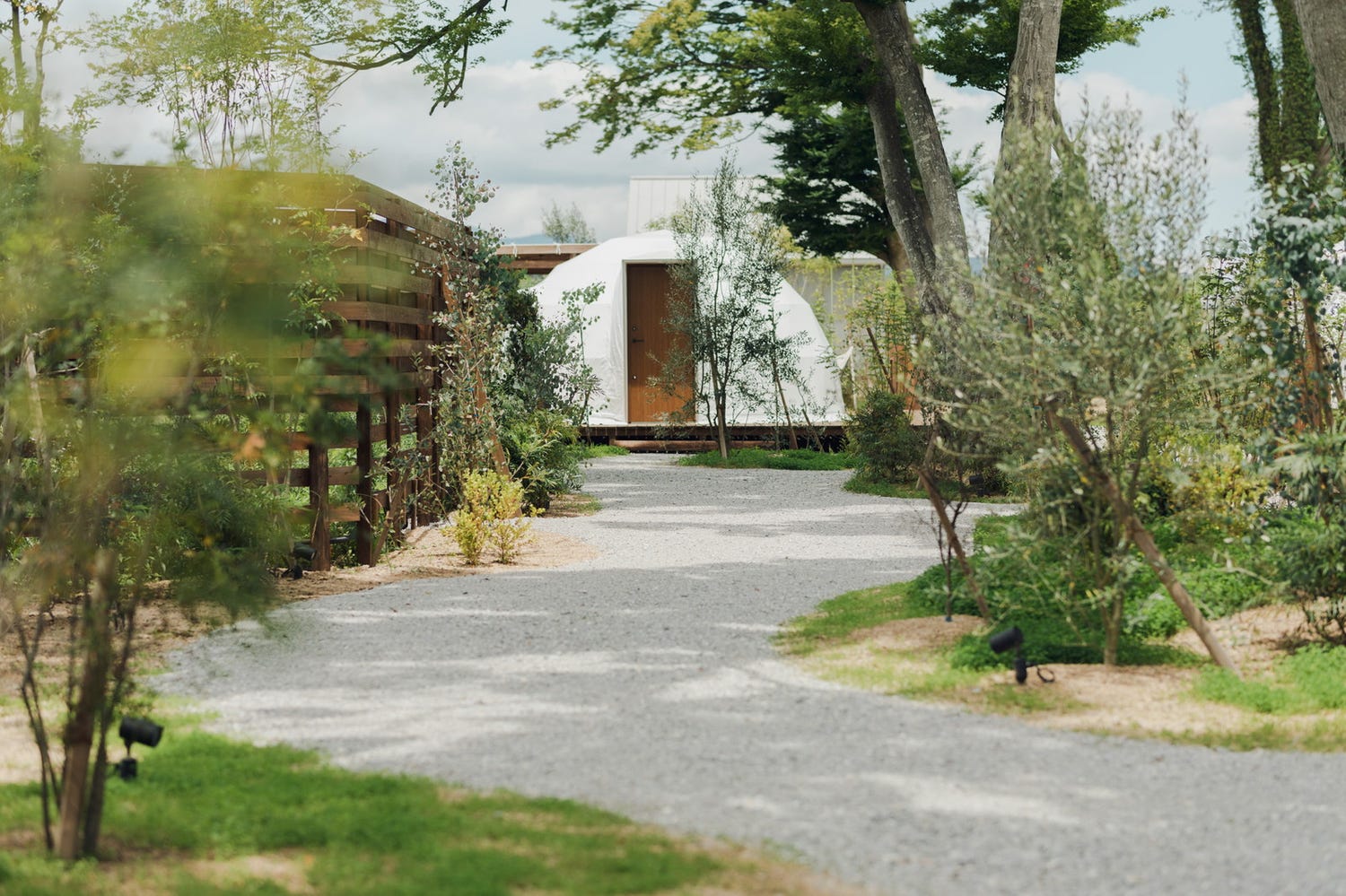 “北欧の小さな森”がコンセプト!滋賀の自然に触れる宿泊施設「グレンタ グランピング ヴィレッジ」