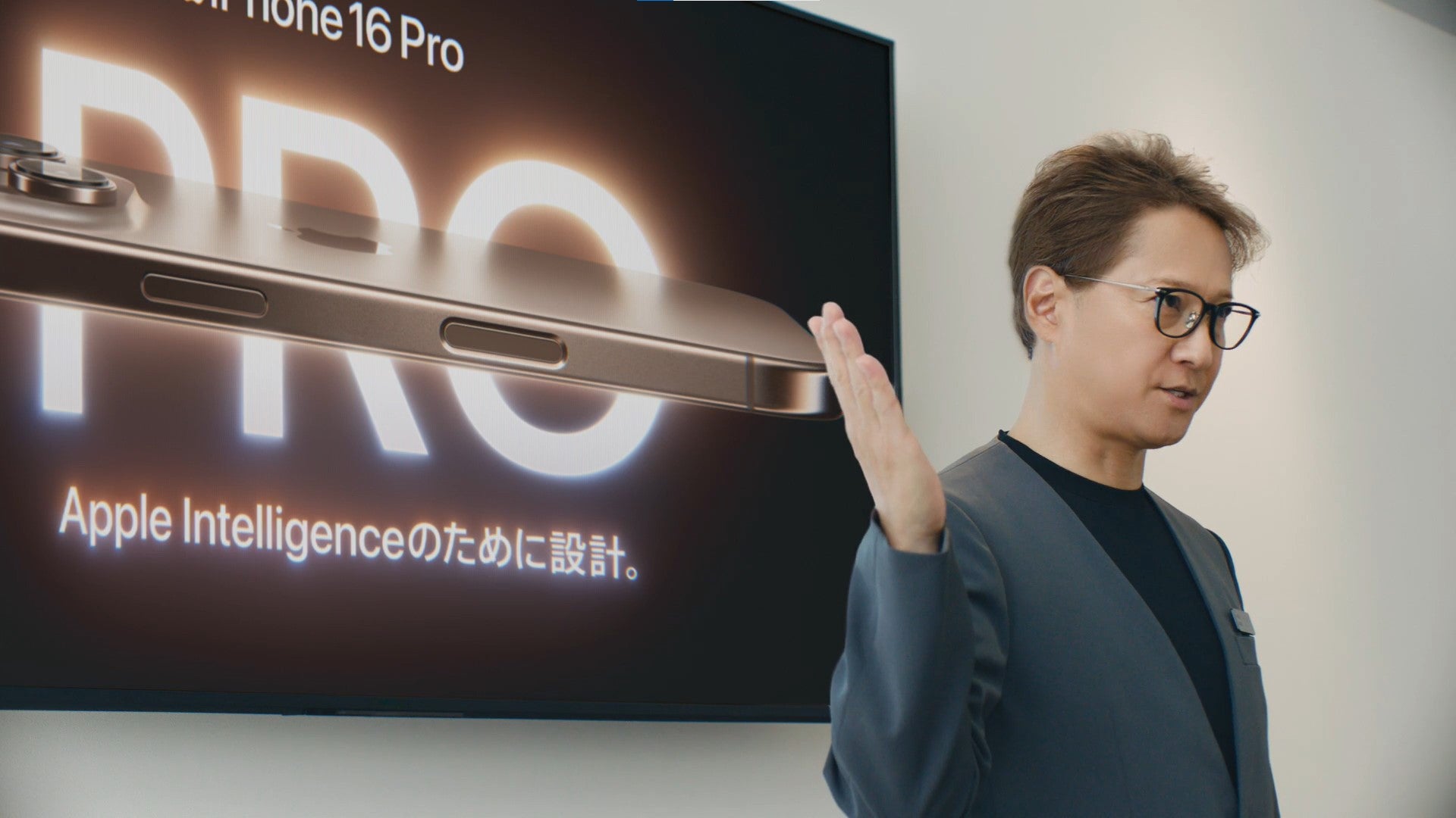 中居正広／新テレビCM「ペイトク店長 ソフトバンクショップ」篇より（提供写真）