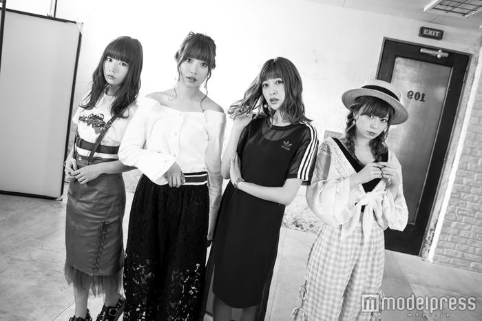 SILENT SIREN(左から)あいにゃん、ひなんちゅ、すぅ、ゆかるん(C)モデルプレス