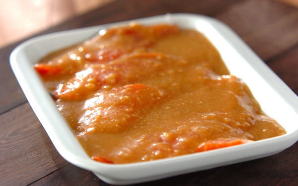 アレンジ自由自在! 冷凍保存できる、鮭のみそ漬け