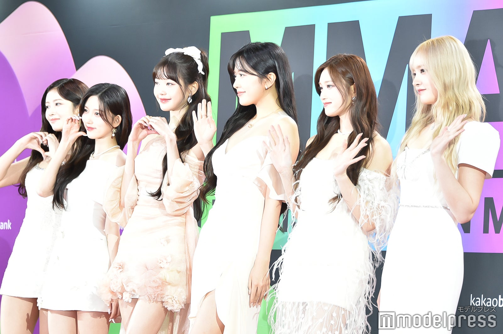 IVE（左から）レイ、ガウル、ウォニョン、ユジン、イソ、リズ（C）モデルプレス