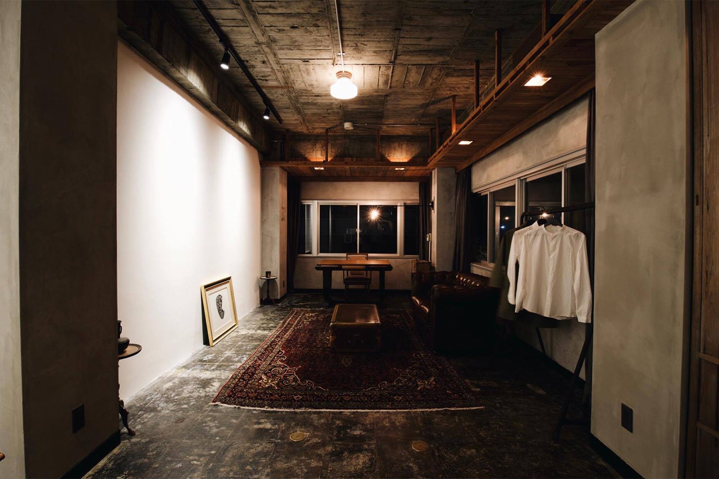 60年前の天井板を活かした棚／photos by rick_wu (Keiichi Kureshima)