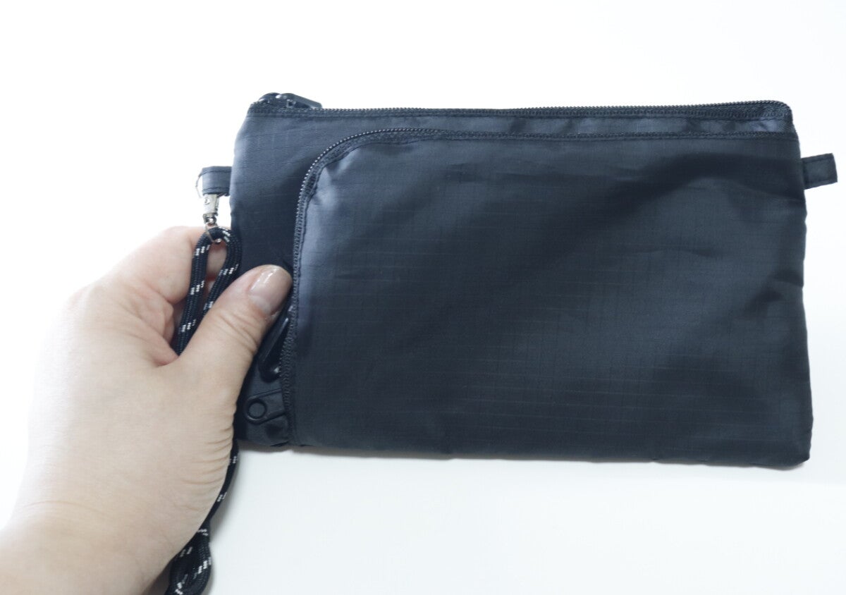 100均で300円ってウソ…！？縦横どっちでもOK！普段から使いたくなるトラベル用バッグ