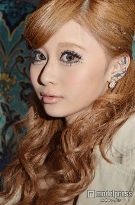 耳にもタトゥー！？