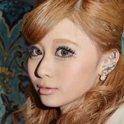 耳にもタトゥー!?