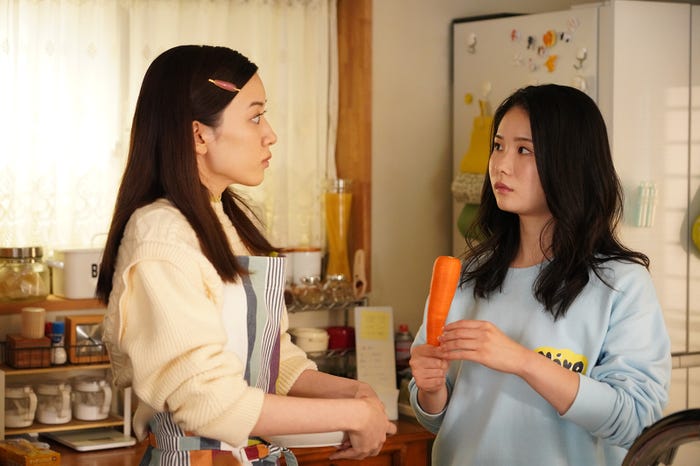 永野芽郁、小野花梨「親バカ青春白書」最終話より(C)日本テレビ