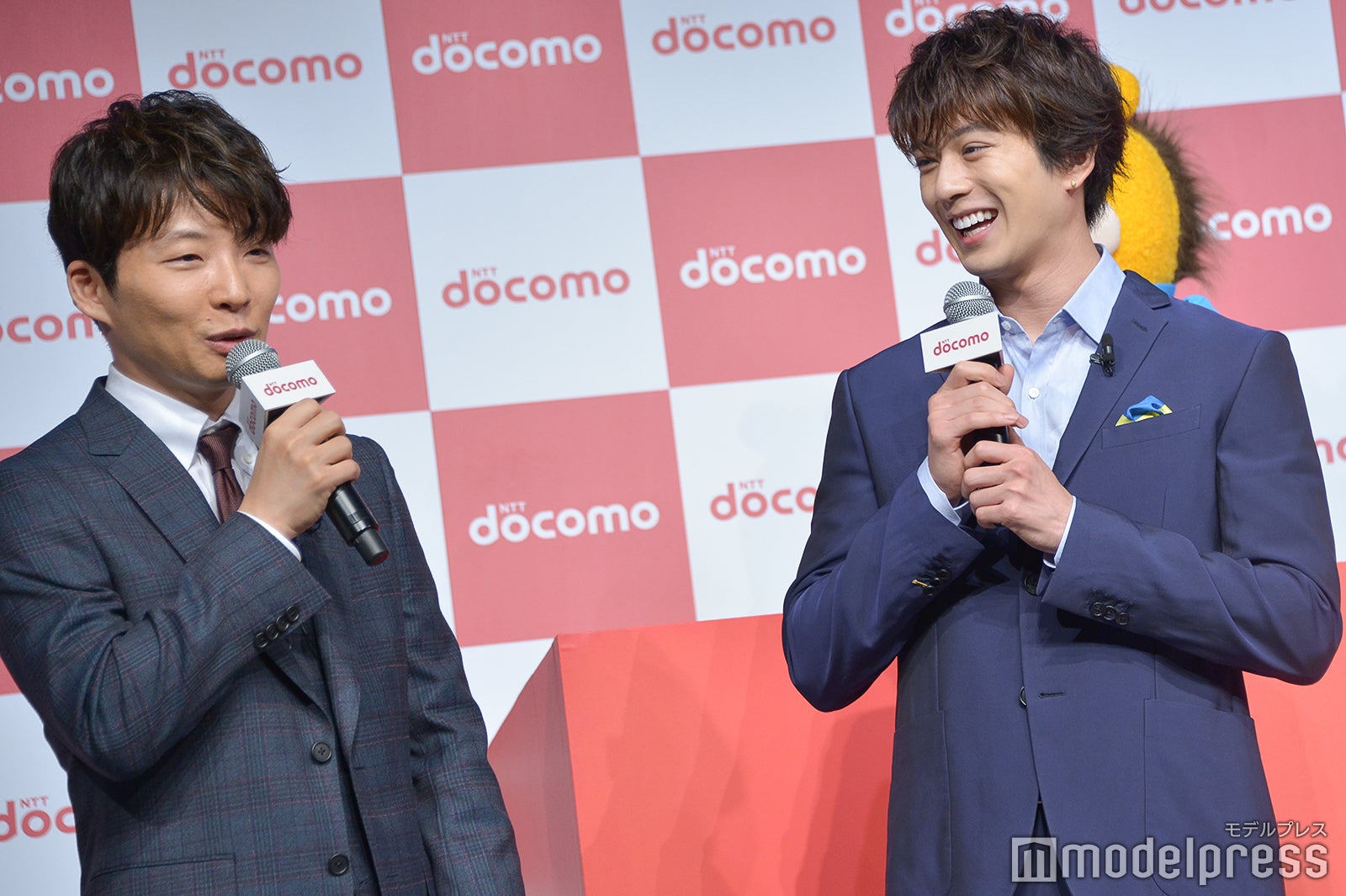 星野源、新田真剣佑 （C）モデルプレス