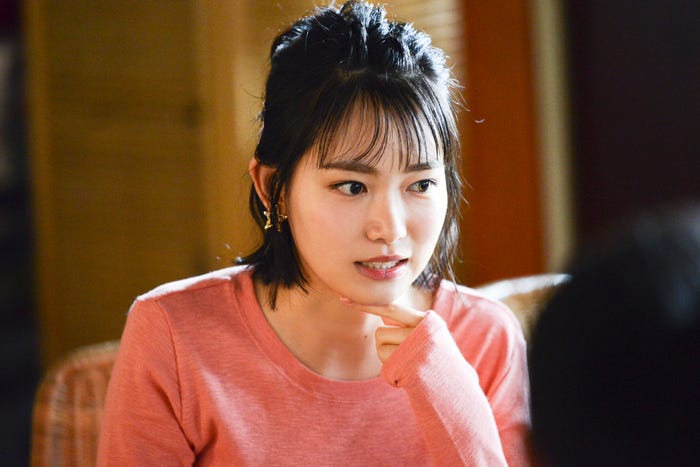 小川紗良/「向かいのバズる家族」(C)読売テレビ