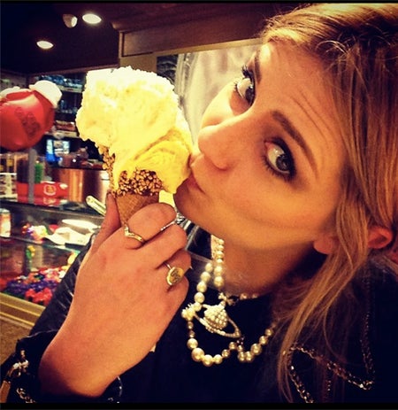 ジェラートを食べてる場合ではなかった！？Mischa Barton Facebookより