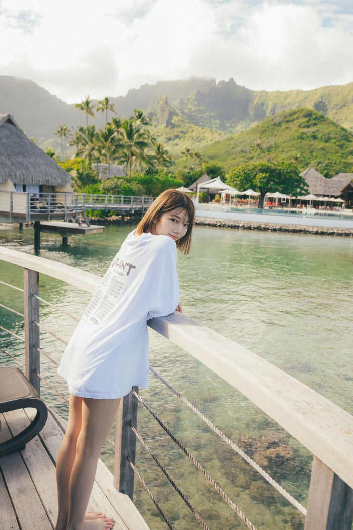 日向坂46高本彩花、ほっそり美脚大胆披露 1st写真集第2弾先行カット解禁