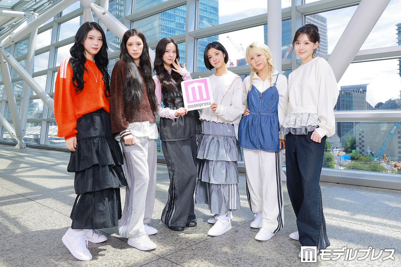 (左から)シャオティン、ヒュニンバヒエ、ユジン、ダヨン、ヒカル、チェヒョン(C)モデルプレス
