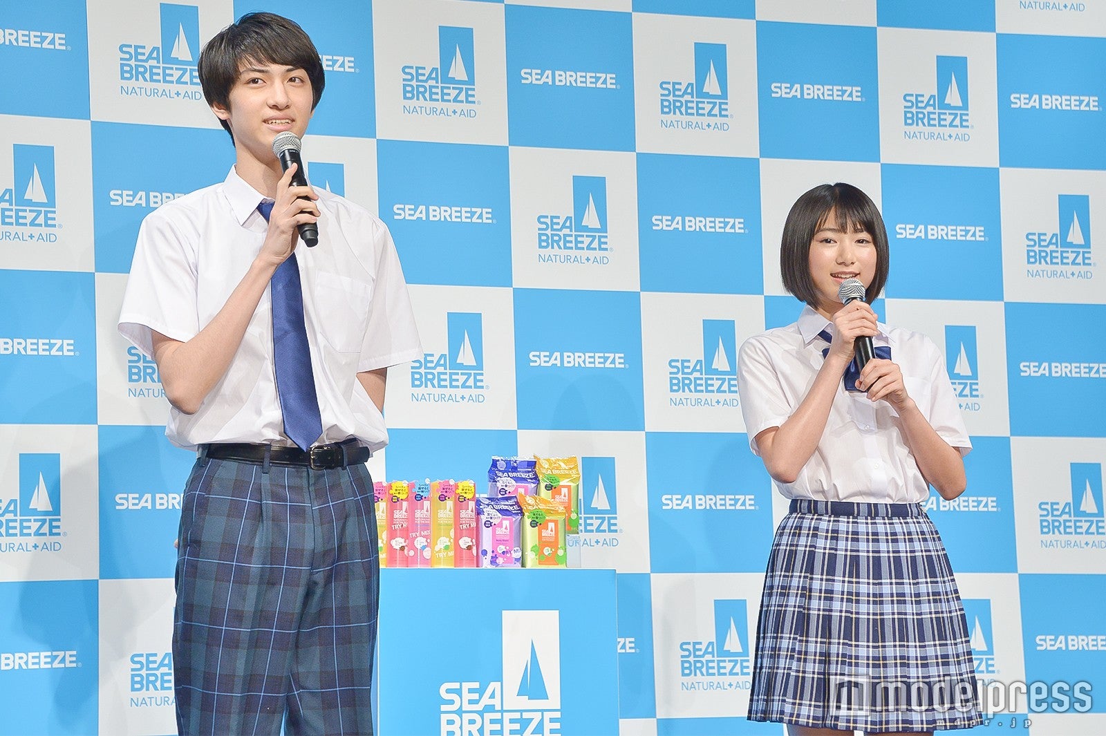 （左から）古川毅、池間夏海 （C）モデルプレス