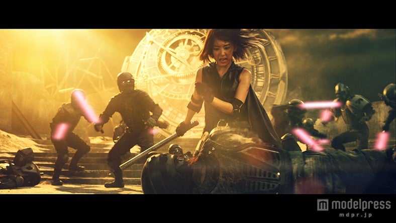 AKB48『僕たちは戦わない』MV場面写真（C）AKS