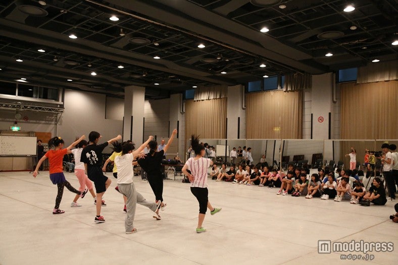 「AKB48グループ ドラフト会議」候補者の初レッスン（C）AKS