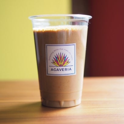 生アーモンドバナナ穀物コーヒースムージー（朝）／画像提供：合同会社AGAVERIA