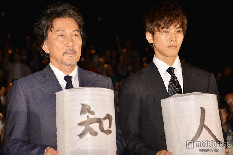 （左から）役所広司、松坂桃李