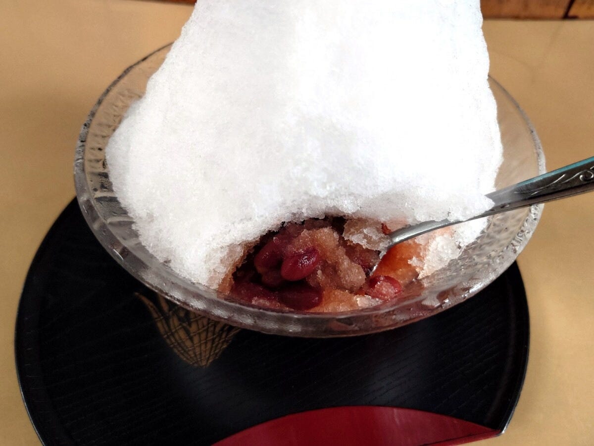 氷の下の金時豆のモチモチ感や甘さなどが、お店によって微妙に違う