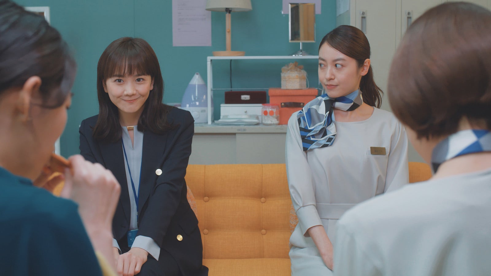 松井愛莉、田辺桃子（C）NTV・J Storm